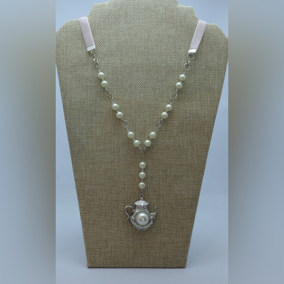 Pearls and tea themed pendant necklace. - Picture 3 of 4